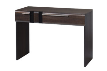 Ponúkame Vám exkluzívnu kolekciu nábytku PORTORIKO, z ktorej si dokážete zariadiť elegantnú spálňu, jedáleň či obývacia izbu. Jej súčasťou je aj toaletný stolík PORTORIKO 78, čo ocenia najmä ženy.Dizajnové prevedenie nábytku zvýrazňuje efektné 3D riflovanie na dekoračných lištách, ktoré je kombinované s elegantným čiernym sklom. Praktický odkladací priestor je zabezpečený vďaka dvojzásuvke s kovovými úchytmy .Stolík je vyrobený z vysoko kvalitných materiálov. Korpus je z prírodnej dýhy, predné čielka zásuviek sú z dubového masívneho dreva.  Rozmery (š/v/h) 110 x 78 x 46 cm.  Farba: dub čokoládový/čierne sklo.Ku stolíku si môžete doobjednať elegantnú taburetku s tapacírovaním, ktorá je vyrobená v rovnakom farebnom a dizajnovom prevedení.Luxusný sektorový nábytok PORTORIKO sa stane ozdobou Vašej domácnosti. Pre zariadenie štýlovej spálne, obývacej izby alebo jedálne si môžete vybrať z viacerých samostatných elementov PORTORIKO.Dodávame zmontované.