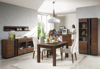 Vitrína z exkluzívnej kolekcie nábytku PORTORIKO. Rozmery v/š/h 90 x 180 x 42 cm. Do vitríny je možné dokúpiť LED osvetlenie.  Dodávame zmontované. Luxusný sektorový nábytok PORTORIKO  sa stane ozdobou Vašej obývačky. Moderný dizajn nábytku podčiarkuje 3D riflovanie na dekoračných lištách, ktoré sú skombinované s elegantným čiernym sklom. Nábytok je vyrobený z vysoko kvalitných materiálov akými je dubové masívne drevo na predných častiach nábytku, korpus tvorí prírodná dyha. Úchytky sú kovové. Pre zariadenie štýlovej obývacej izby alebo jedálne máte k dispozícií 9 samostatných elementov.Dodávame zmontované.