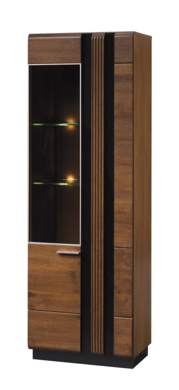 Vitrína z exkluzívnej kolekcie nábytku PORTORIKO. Rozmery v/š/h 90 x 180 x 42 cm. Do vitríny je možné dokúpiť LED osvetlenie.  Dodávame zmontované. Luxusný sektorový nábytok PORTORIKO  sa stane ozdobou Vašej obývačky. Moderný dizajn nábytku podčiarkuje 3D riflovanie na dekoračných lištách, ktoré sú skombinované s elegantným čiernym sklom. Nábytok je vyrobený z vysoko kvalitných materiálov akými je dubové masívne drevo na predných častiach nábytku, korpus tvorí prírodná dyha. Úchytky sú kovové. Pre zariadenie štýlovej obývacej izby alebo jedálne máte k dispozícií 9 samostatných elementov.Dodávame zmontované.