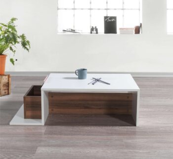 Konferenčný stolík POTTER je ideálnou voľbou pre vašu obývaciu izbu. Spája moderný dizajn s praktickými úložnými priestormi a je vyrobený z kvalitného LTD materiálu, čo zaručuje jeho dlhú životnosť a odolnosť.Detailné špecifikácieTyp tovaru: Konferenčný stolíkVhodné do miestnosti: Obývacia izbaMateriál: LTD s hrúbkou materiálu 18 mmRozmery: 106,8 x 31,8 x 60 cmFarba: Biela + orechVybavenie: Regálka pre praktické usporiadanie vašich vecíVzhľad: ŠirokáTvar: ObdĺžnikovýDodatočné informácie: Dodávame v demonteKonferenčný stolík POTTER prináša eleganciu a funkčnosť do vašej obývačky. Vďaka svojej kombinácii bielej a orechovej farby sa ľahko začlení do akéhokoľvek interiéru. Obdĺžnikový tvar a praktický regál poskytujú dostatok priestoru pre všetky vaše potreby, či už ide o knihy, dekorácie alebo diaľkové ovládače.
