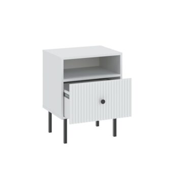 Ak hľadáte originálny nábytok do svojho interiéru, nábytok PRADY je perfektnou voľbou. Nábytok má estetický dekor frézovaných dverí, minimalistické úchytky a vysoké nožičky, čím úchváti nejedného zákazníka, ktorý má rád eleganciu a štýlovosť.Nočný stolík je vyrobený z kvalitných LTD dosiek, ktoré sú nenáročné na údržbu. Nožičky sú kovové. Stolík disponuje jednou zásuvkou a otvorenou policou.Farba: antracit.Rozmery:šírka: 47 cmvýška: 61 cmhĺbka: 42 cm.V našej ponuke nájdete aj ďalšie prvky PRADY.Dodávame v demontovanom stave.