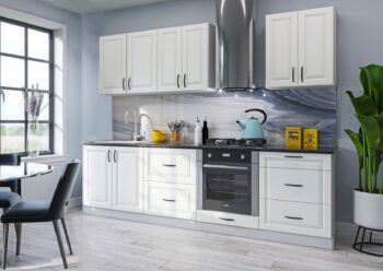 Moderná rovná kuchyňa Premiere 2 vás zaujme svojim praktickým a zároveň štýlovým prevedením. Je vhodná do moderných interiérov. Disponuje množstvom úložného priestoru.Výška horných skriniek: 72 cm. Hĺbka: 30/32 cm. Výška dolných skriniek: 82 cm. Hĺbka: 48 cm.Sokel nie je v cene zostavy. Je možné ho dokúpiť. (viď. Príslušenstvo)Celkové rozmery kuchynskej linky (š,h): 260 x 48 cmDvierka kuchynských skriniek sú vyrobené z kvalitných MDF dosiek. Ich údržba je nenáročná. Korpus je v svetlošedej farbe. Dvierka sú v soft bielej farbe. Úchyty sú v čiernej farbe.Kuchynská zostava je zložená z týchto prvkov:dolná drezová skrinka 80/82 cm, zásuvkovká skrinka 60/82 cm, skrinka na vstavanú rúru 60/82 cm, zásuvková skrinka 60/82 cm, horná skrinka 80/72 cm, 2 x horná skrinka 60/72 cmHorné skrinky majú v cene regulovateľné závesy. Ku každej hornej skrinke sa zároveň dodávajú 2 ks 10 cm závesnej lišty. Nedelenú závesnú lištu pre jednoduchšiu montáž je možné doobjednať.Drez a pracovnú dosku je potrebné dokúpiť.Spotrebiče nie sú súčasťou kuchynskej linky.Kuchyňu je možné zakúpiť len ako zostavu.Dodávame v demontovanom stave.