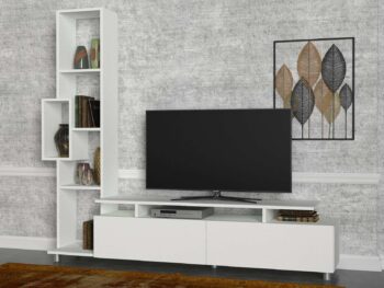 Predstavujeme PULIT, vysoký TV stolík v škandinávskom štýle, ktorý je dokonalým doplnkom pre každú obývaciu izbu. Jeho čistá biela farba a minimalistický dizajn nielen zvýraznia priestor, ale taktiež ponúkajú praktické riešenie pre uloženie vašej televízie a ďalších multimediálnych zariadení.Detailné špecifikácieTyp tovaru: TV stolíkMateriál: Vysoko kvalitné LTD s hrúbkou 18 mm, čo zaisťuje vysokú odolnosť a dlhodobú trvanlivosť.Rozmery: 100 x 166.8 x 29.5 cm, s dostatkom priestoru na umiestnenie televízie o veľkosti až 120 cm v šírke a výške miesta pre TV 46.8 cm, čo je ideálne pre väčšie obrazovky.Farba: Elegantná biela, ktorá pridáva priestoru moderný a čistý vzhľad.Vybavenie: Obsahuje regál a dve skrinky, ktoré ponúkajú bohatý úložný priestor pre elektroniku, knihy a ďalšie dekorácie.Vzhľad: Vysoká konštrukcia, ktorá efektívne využíva priestor a zároveň udržuje vizuálnu ľahkosť a otvorenosť.Počet dverí, dvierok: Dve, poskytujú esteticky príjemný a funkčný skrytý úložný priestor.Dodatočné informácie: Dodávame v demontovanom stave, čo uľahčuje transport a montáž.TV stolík PULIT je ideálnou voľbou pre tých, ktorí hľadajú elegantný, funkčný a priestranný kus nábytku, ktorý sa harmonicky zapojí do moderne zariadenej obývacej izby. Jeho dizajn je navrhnutý tak, aby podčiarkol krásu škandinávskeho minimalizmu a pridal praktickosť potrebnú na každodenné použitie.