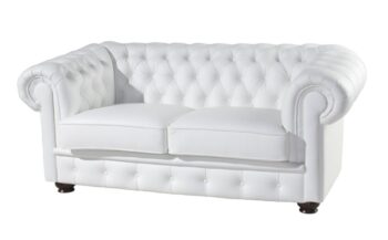Dvojsedačka CHESTERFIELD vyniká svojím nevšedným dizajnom a jedinečným spracovaním. Futuristický a moderný vzhľad umocňuje dekoratívne prešitie. Rozmery dvojsedačky sú (ŠxHxV): 175x90x72 cm. Vnútro sedacej časti tvoria pružiny Bonellového typu, ktoré zabezpečujú kvalitné, komfortné a dlhodobo…