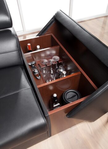 Rohovú sedačku ETNA II P s barom si zamiluje každý! Krásne línie, jednoduchý, no premyslený dizajn a rôznorodosť uloženia sú len jednými z mnohých pozitív tohto unikátu. Sedačka je na výber v ľavom aj v pravom prevedení. Nastaviteľné opierky hlavy sa postarajú o dokonalý komfort, kovové nožičky…