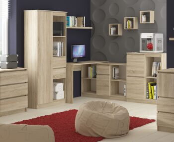 Písací stôl JIRÍ120: Elegantný a praktický doplnok vášho interiéru Predstavujeme JIRÍ120 – moderný písací stôl, ktorý skvele zapadne do detskej izby, kancelárie či pracovne. S jeho teplým tónom duba Sonoma prinesie do vášho priestoru atmosféru pohodlia a pokoja.  Typ tovaru: Písací stôl Vhodné do miestnosti : Detská izba, kancelária, pracovňa Materiál: LTD Rozmer: 79 x 120 x 50 cm  Farba: Dub Sonoma Vybavenie: 3 priestranné zásuvky  JIŘÍ120 ponúka ideálnu pracovnú plochu pre vaše každodenné potreby a zároveň sa môže pochváliť tromi zásuvkami, ktoré poskytujú dostatok úložného priestoru. Či už potrebujete priestor na počítač, písanie, kreslenie alebo iné aktivity, tento stôl vám ponúkne všetko, čo očakávate od moderného nábytku. Nechajte sa inšpirovať kvalitou a štýlom stola JURÍ120!