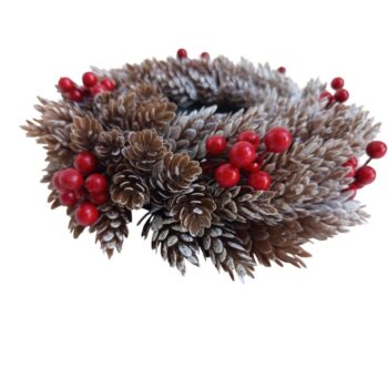 Plastový veniec s námrazou, šišky a červenébobule, d. 26 cm