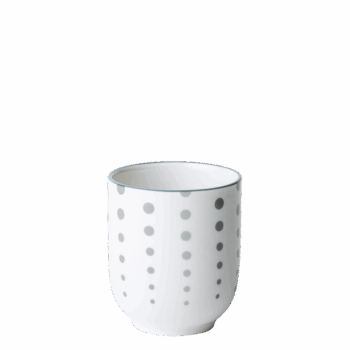 Porcelánový pohár z kolekcie Elements Asia Earth dodá vášmu stolovaniu atmosféru ďalekého východu. Jeho dizajn tvoria ručne maľované zelené bodky v rôznych odtieňoch. Pre dosiahnutie maximálneho ázijského zážitku v ňom odporúčame podávať zelený čaj.