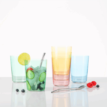 Rozmýšľate, ako by ste si spestrili bežné rodinné stolovanie či večery pri drinkoch? Potom sa inšpirujte farebnými pohármi Long Drink z edície 21st Century. Svojim dizajnom reflektujú na najnovšie trendy v servírovaní. Majú výnimočne tenké, no pevné steny. Potešia vás aj svojou špeciálnou vlastnosťou – stohovateľnosťou. Vďaka tomu ich môžete v skrinke ukladať na seba, čím si ušetríte miesto. Ak pohárom chcete predĺžiť životnosť, odporúčame ich umývať ručne a jemnou stranou hubky. Poháre sú vyrobené z krištáľového skla META Glass®. META Glass® je registrovaná ochranná známka spoločnosti Sola Switzerland EU. DOPLŇUJÚCE INFORMÁCIE Produkt nemá zobrazenú, ani vlisovanú ciachu (rysku). Stanovený objem produktu je celkový, vyrátaný až po okraj.