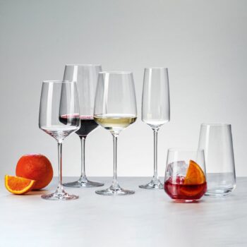 Poháre Century Glas Lunasol na biele víno si zamilujete. Ich dizajnový tvar sa stane ozdobou každej domácnosti. Majú laserom orezaný okraj a očaria vás ich výnimočné vlastnosti, ako napríklad krištáľovo čistý lesk, možnosť umývať ich v umývačke riadu bez výčitiek alebo vysoká odolnosť voči nárazom. Poháre sú vyrobené z krištáľového skla META Glass®. META Glass® je registrovaná ochranná známka spoločnosti Sola Switzerland EU. Sklo META Glass® sa postará o to, aby ste si výrobky z neho vychutnávali bez obmedzení.