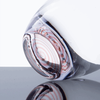 Poháre Optima Glas Lunasol s farebnou špirálou na dne oživia každodenné aj slávnostné stolovanie. Chuť a aróma nápoja vyniknú najmä kvôli guľatému dnu a tulipánovému tvaru hrdla. Poháre sú vyrobené z krištáľového skla META Glass®, čo je registrovaná ochranná známka spoločnosti Sola Switzerland EU.