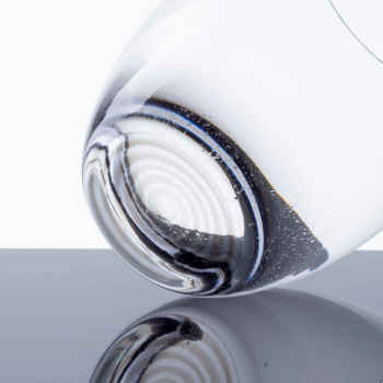 Poháre Optima Glas Lunasol s farebnou špirálou na dne oživia každodenné aj slávnostné stolovanie. Chuť a aróma nápoja vyniknú najmä kvôli guľatému dnu a tulipánovému tvaru hrdla. Poháre sú vyrobené z krištáľového skla META Glass®, čo je registrovaná ochranná známka spoločnosti Sola Switzerland EU.