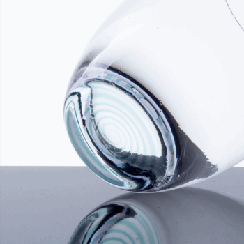 Poháre Optima Glas Lunasol s farebnou špirálou na dne oživia každodenné aj slávnostné stolovanie. Chuť a aróma nápoja vyniknú najmä kvôli guľatému dnu a tulipánovému tvaru hrdla. Poháre sú vyrobené z krištáľového skla META Glass®, čo je registrovaná ochranná známka spoločnosti Sola Switzerland EU.