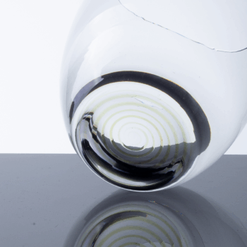 Poháre Optima Glas Lunasol s farebnou špirálou na dne oživia každodenné aj slávnostné stolovanie. Chuť a aróma nápoja vyniknú najmä kvôli guľatému dnu a tulipánovému tvaru hrdla. Poháre sú vyrobené z krištáľového skla META Glass®, čo je registrovaná ochranná známka spoločnosti Sola Switzerland EU.