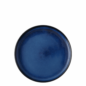 Nasledujte trendy a obohaťte svoj interiér o unikátny set z línie Gaya, ktorý hrá farbou roka 2020 – Classic Blue. Klasická modrá pripomína oblohu za súmraku alebo farbu oceánu. Je elegantná, majestátna a reprezentuje základňu na to, aby sme boli schopní posunúť sa do novej éry. Preto sme ňou ozdobili každý kúsok z tohto čarovného setu. Vďaka nemu budú chvíľky s najbližšími pri spoločnom stole aj estetickým zážitkom. Vďaka reaktívnej glazúre je každý kus originál, preto sa farebným odtieňom či vzorom môže líšiť od produktu na fotografii. Set obsahuje: 4x plytký tanier U-Coupe (ø 20 cm) 4x plytký tanier U-Coupe (ø 28 cm) 4x hlboký tanier Coupe (ø 19.5 cm) 4x šálka (280 ml)
