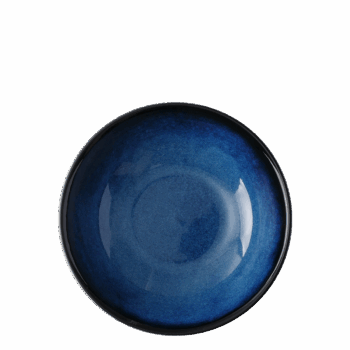 Nasledujte trendy a obohaťte svoj interiér o unikátny set z línie Gaya, ktorý hrá farbou roka 2020 – Classic Blue. Klasická modrá pripomína oblohu za súmraku alebo farbu oceánu. Je elegantná, majestátna a reprezentuje základňu na to, aby sme boli schopní posunúť sa do novej éry. Preto sme ňou ozdobili každý kúsok z tohto čarovného setu. Vďaka nemu budú chvíľky s najbližšími pri spoločnom stole aj estetickým zážitkom. Vďaka reaktívnej glazúre je každý kus originál, preto sa farebným odtieňom či vzorom môže líšiť od produktu na fotografii. Set obsahuje: 4x plytký tanier U-Coupe (ø 20 cm) 4x plytký tanier U-Coupe (ø 28 cm) 4x hlboký tanier Coupe (ø 19.5 cm) 4x šálka (280 ml)