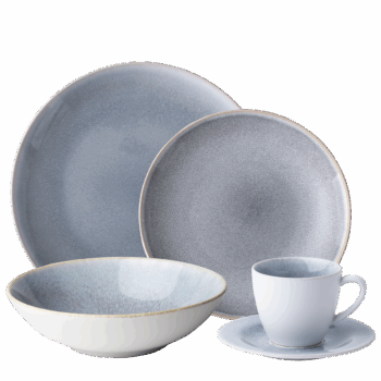 Porcelán z línie Gaya Ateliér Glacial Ice vás zaujme na prvý pohľad. Navonok je matný a vnútri lesklý. Jeho farebná časť vyzerá ako povrch zamrznutého jazera. Mráz dokáže v prírode vytvoriť unikátne vzory. Rovnako jedinečný je aj motív každého kusu porcelánu v tejto línii. Vďaka reaktívnej glazúre je každý kus originál, preto sa farebným odtieňom či vzorom môže líšiť od produktu na fotografii. Set obsahuje: 4x plytký tanier Coupe 28 cm 4x dezertný tanier Coupe 23 cm 4x miska 19,5 cm 4x kávová šálka 250 ml 4x kávová podšálka 15,5 cm