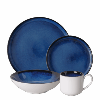 Nasledujte trendy a obohaťte svoj interiér o unikátny set z línie Gaya vo farbe classic blue. Táto klasická modrá, pripomínajúca oblohu za súmraku alebo hlboký oceán, je symbolom elegancie a majestátnosti. Každý kúsok z tohto čarovného setu je zdobený touto farbou, čím prinesie do vášho domova štipku noblesy a farby. Vďaka reaktívnej glazúre je každý kúsok originál, preto sa farebné odtiene či vzory môžu líšiť od produktu na fotografii. Tieto jedinečné detaily dodávajú setu osobitý charakter, ktorý z každého spoločného chvíľkového stretnutia pri stole urobí estetický zážitok. Set obsahuje: 6x plytký tanier U-Coupe 28 cm 6x hlboký tanier Coupe 19,5 cm 6x dezertný tanier 20 cm 6x hrnček 2,8 dl
