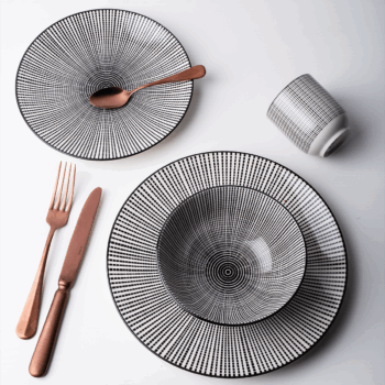 Porcelánová kolekcia Elements Asia Fire vnesie na váš stôl nádych Ázie. Dizajn tvorí ručne maľovaný čierny ornament. Aby ste si vychutnali pravú atmosféru ďalekého východu, servírujte v miske napríklad japonský ramen, na tanier aranžujte chrumkavé kura s ryžou a do pohára nalejte zelený čaj. Set obsahuje: 6x tanier plytký (ø 21,3 cm) 6x tanier plytký (ø 25 cm) 6x miska (ø 15,2 cm) 6x pohár (ø 7 cm)