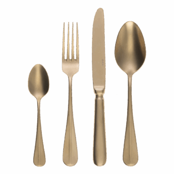 Nadčasová klasika z 19. storočia – príborový set Baguette Vintage Champagne kombinuje klasické tvary elegantnej rukoväte a zužujúceho sa hrebeňa po celej dĺžke vidličky. Ideálne pre tradičné a súčasné prestieranie, každý kus je vyrobený z vysoko kvalitnej nehrdzavejúcej ocele, ktorý zďaleka prevyšuje priemyselné štandardy kvality. Čaro príboru Baguette spočíva v jemne opotrebovanom vzhľade, ktorý je pre vintage štýl charakteristický. Set obsahuje: 4× lyžica 4× nôž 4× vidlička 4x lyžička na kávu