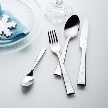 Snívate o ideálnom príbore? Už nemusíte. Príbor Alessandria Snow sme skrášlili motívom vločiek, aby ste viac neváhali. Set obsahuje: 6× lyžica 6× nôž 6× vidlička 6× lyžička na kávu