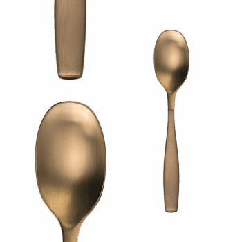 PVD vo farbe zlatej Zaujímavý zlatý príborový set Gaya s ergonomickým dizajnom a matnou úpravou. Vhodný do moderného interiéru. Set obsahuje: - 6x lyžica - 6x nôž - 6x vidlička - 6x lyžička na kávu