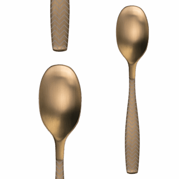 Príborový set Gaya Gold je charakteristický svojou výraznou zlatou farbou. Upúta hranatým tvarmi a ergonomickým dizajnom. Príbor zdobí zaujímavý laserový gravír s motívom Chevron. Je ideálnou voľbou nielen do moderného interiéru, ale aj do kuchyne s extravagantným vybavením. Set obsahuje: 6× lyžica 6× vidlička 6× nôž 6× kávová lyžička