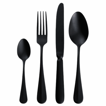 Nadčasová klasika z 19. storočia – príborový set Baguette Vintage Black kombinuje klasické tvary elegantnej rukoväte a zužujúceho sa hrebeňa po celej dĺžke vidličky. Ideálne pre tradičné aj moderné prestieranie. Čaro príboru Baguette spočíva v jemne opotrebovanom vzhľade, ktorý je pre vintage štýl charakteristický. Set obsahuje: 6× lyžica 6× nôž 6× vidlička 6× lyžička na kávu 6× vidlička na múčnik
