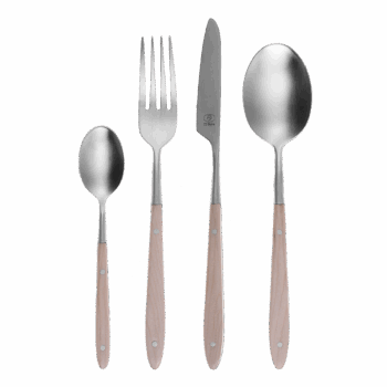 Drevené rúčky z javora v symbióze s jemnými ergonomickými tvarmi. Navoďte na stole teplo domova výnimočne delikátnym, ručne robeným príborom z línie Platinum. Okrem toho, že vás inšpiruje k nečakaným zážitkom zo stolovania, posilní harmóniu s prírodou. Javorové drevo má krásnu svetlú farbu. Keďže ide o prírodný materiál, v rámci setu sa môžu jednotlivé rúčky líšiť farebným odtieňom aj kresbou dreva. Set obsahuje: 6× lyžica 6× vidlička 6× nôž 6× kávová lyžička 6× vidlička na múčnik