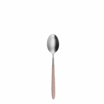 Drevené rúčky z javora v symbióze s jemnými ergonomickými tvarmi. Navoďte na stole teplo domova výnimočne delikátnym, ručne robeným príborom z línie Platinum. Okrem toho, že vás inšpiruje k nečakaným zážitkom zo stolovania, posilní harmóniu s prírodou. Javorové drevo má krásnu svetlú farbu. Keďže ide o prírodný materiál, v rámci setu sa môžu jednotlivé rúčky líšiť farebným odtieňom aj kresbou dreva. Set obsahuje: 6× lyžica 6× vidlička 6× nôž 6× kávová lyžička 6× vidlička na múčnik