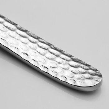 Štýlové, a napriek tomu cenovo dostupné Callisto Ice ponúka nadčasový, minimalistický dizajn. Tento model je ideálnym riešením pre dnešné vysoké nároky každej domácnosti. Set obsahuje: 6× lyžica 6× nôž 6× vidlička 6× lyžička na kávu 6x mokka lyžička 6x vidlička na múčnik