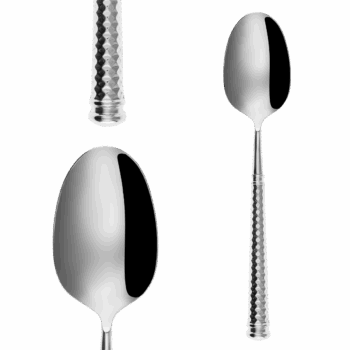 Príbor Cubism z luxusnej rady Platinum Line spája precízne remeselné spracovanie a originálny dizajn. Ručne vyrobené kusy s dutými rúčkami zdobia jemné geometrické vzory pripomínajúce diamanty, ktoré dodávajú súprave jedinečný, sofistikovaný vzhľad. Moderné línie sa harmonicky prelínajú s nadčasovým štýlom, vďaka čomu je tento príbor ideálny pre interiéry, ktoré dýchajú modernosťou aj rustikálnou eleganciou. Set obsahuje: 6× lyžica 6× nôž 6× vidlička 6× lyžička na kávu 6× vidlička na múčnik 6× mocca lyžička 1 × šalátová lyžica 1× šalátová vidlička 1× lopatka na tortu 1× naberačka na polievku