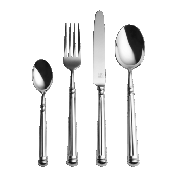 Príbor Royal z kolekcie Platinum Line vyniká svojím klasickým dizajnom a jemnou eleganciou. Masívne rúčky s decentným ukončením pôsobia vyvážene a dôstojne, čím vnesú na váš stôl kráľovský šarm. Ručná výroba zaručuje precízne spracovanie a dlhú životnosť. Royal je príbor, ktorý si vás získa svojím nadčasovým pôvabom a spríjemní každú chvíľu stolovania. Set obsahuje: 6× lyžica 6× nôž 6× vidlička 6× lyžička na kávu 6× vidlička na múčnik 6× mocca lyžička 1× šalátová lyžica 1× šalátová vidlička 1× lopatka na tortu 1× naberačka na polievku