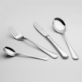 lesklý   Príborový set Oslo z rady Master Chef je vysoko kvalitný sortiment, ktorý bol vyvinutý pre požiadavky náročných zákazníkov. Táto línia zahŕňa kompletný sortimnet servírovania. Set obsahuje: 6× lyžica 6× nôž 6× vidlička 6× dezertná lyžica 6× dezertná vidlička 6× dezertný nôž 6× lyžička na kávu 6× vidlička na múčnik 12× mocca lyžička 6× latte lyžička 6x lyžica na vývar 2× šalátová lyžica 1× šalátová vidlička 1× lopatka na tortu 1× naberačka na polievku