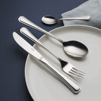 lesklý   Príborový set Oslo z rady Master Chef je vysoko kvalitný sortiment, ktorý bol vyvinutý pre požiadavky náročných zákazníkov. Táto línia zahŕňa kompletný sortimnet servírovania. Set obsahuje: 6× lyžica 6× nôž 6× vidlička 6× dezertná lyžica 6× dezertná vidlička 6× dezertný nôž 6× lyžička na kávu 6× vidlička na múčnik 12× mocca lyžička 6× latte lyžička 6x lyžica na vývar 2× šalátová lyžica 1× šalátová vidlička 1× lopatka na tortu 1× naberačka na polievku