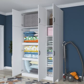 Šatníková skriňa REMOTE – Elegantné a priestranné riešenie pre vašu spálňuŠatníková skriňa REMOTE prináša kombináciu praktického usporiadania a moderného škandinávskeho štýlu. Vďaka bielemu prevedeniu a vysokému dizajnu je ideálnou voľbou pre každú spálňu, kde zaisťuje dostatok úložného priestoru a esteticky ladí s interiérom.Hlavné vlastnosti:Typ tovaru: šatníková skriňaRozmer: 239 x 145 x 55 cmFarba: bielaMateriál: melamín, VT laminátŠtýl: škandinávskyVzhľad: vysokáTvar: obdĺžnikovýPočet dverí: 6Počet políc: 6Dodatočné informácie: dodávame v demonte, možno pripevniť k steneŠatníková skriňa REMOTE je navrhnutá pre efektívnu organizáciu oblečenia a doplnkov. Obsahuje šesť dverí, za ktorými sa ukrýva šesť priestranných políc, ktoré umožňujú jednoduché usporiadanie odevov, posteľnej bielizne alebo iných nevyhnutností.Vysoko kvalitné materiály, ako je melamín a VT laminát, zaručujú odolnosť voči každodennému opotrebovaniu a jednoduchú údržbu. Vďaka možnosti pripevnenia k stene je skriňa stabilná a bezpečná, čo je ideálne pre rodiny s deťmi. Dodávame ju v demontovanom stave s priloženým návodom na zostavenie.Objednajte si šatníkovú skriňu REMOTE ešte dnes a vytvorte si organizovaný a štýlový priestor vo svojej spálni!