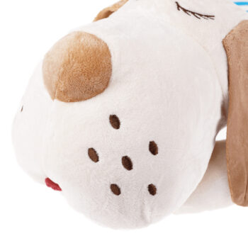 Plyšový psík Rexo Typ 2 je ideálnym spoločníkom pre deti aj dospelých, ktorí milujú mäkké a príjemné hračky. S dĺžkou 90 cm a výškou 32 cm ponúka dostatok priestoru na objímanie a hranie. Jeho moderný vzhľad v kombinácii béžovej a modrej farby z neho robí štýlový doplnok do každého interiéru.