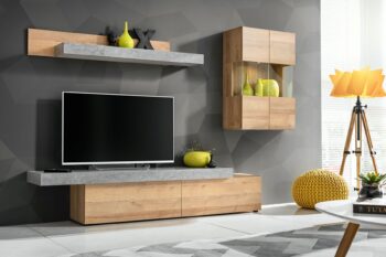 Nechajte sa očariť obývacou stenou riviera, ktorá je v modernom a dizajnovom prevedení. Farba šedej perly v kombinácii s prírodnou farbou dub grafitový vás očarí na prvý pohľad. Obývacia stena navyše disponuje bohatým úložným priestorom v podobe závesnej vitríny, police a RTV stolíka.Má bezúchytkové otváranie skriniek pomocou Push Up systému. Na výrobu bola použitá kvalitná MDF doska.  ROZMERY : (š/v/h) 230 x 160 x 40 cm.FAREBNÉ PREVEDENIE : dub Riviera / beton šedýLED osvetlenie v cene. Dodávame v demontovanom stave. 