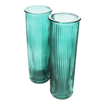 Predstavujeme vám elegantnú sklenenú vázu Rosein Typ 2 v nádhernom smaragdovo-zlatom prevedení, ktorá sa stane skvostným doplnkom vášho interiéru. Táto váza je ideálnym riešením pre tých, ktorí hľadajú moderný a štýlový prvok do svojho domova.