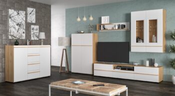 Obývacia zostava ROVER očarí nielen elegantným prevedením, ale aj svojou funkčnosťou a kvalitou prevedenia, keďže je vyrobená z odolného MDF materiálu.Úchyty sú vyrobené z prírodného bukového dreva.Farebné prevedenie buk- biela matná.Je veľmi variabilná, jednotlivé prvky si môžete rozmiestniť podľa vlastných potrieb a preferencií.Zostava sa skladá:Stolík pod TV: rozmery (ŠxVxH): 205 x 41,5 x 48 cm.dvojdverová vitrína: rozmery (ŠxVxH): 90 x 118 x 36,5 cmzávesná polica: rozmery (ŠxVxH): 110 x 25 x 23 cmpolicová skrinka: rozmery (ŠxVxH): 90 x 140 x 36,5 cm.Obývaciu stenu je možné zakúpiť iba ako zostavu.Komoda nie je súčasťou zostavy, je možné ju dokúpiť.Dodávame v demonte. 