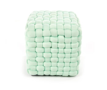 Taburetka RUBIK zaujme najmä svojim vzhľadom v tvare kocky. Jeho originálne čalúnenie pôsobí hravo, mäkko a pohodlne. Rozmery taburetky sú (ŠxHxV): 35x35x35 cm. Vďaka jej rozmerom ju premiestnite a položíte všade tam, kde ju práve budete potrebovať. Farebné prevedenie je svetlozelená. Môžete ju…