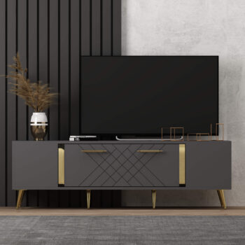 TV stolík RUBY - luxusný doplnok pre vašu obývaciu izbuTV stolík RUBY predstavuje dokonalé spojenie elegancie a funkčnosti. Je navrhnutý tak, aby sa stal výrazným prvkom vašej obývačky, a jeho luxusný štýl dodá interiéru nádych sofistikovanosti.Vyrobený z kvalitného LTD materiálu s hrúbkou 18 mm, TV stolík RUBY zaisťuje vysokú pevnosť a dlhú životnosť. Je vybavený praktickou skrinkou s jednými dvierkami, ktorá poskytuje dostatok úložného priestoru pre vaše multimediálne zariadenia a ďalšie potreby. Štýlové plastové úchytky vynikajú svojou jednoduchosťou a jednoduchou manipuláciou.Hlavné vlastnosti produktu:Typ tovaru: TV stolíkVhodné do miestnosti: obývacia izbaMateriál: LTDRozmery: 48.2 x 150 x 35 cmFarba: antracit + zlatáVybavenie: skrinkaŠtýl: luxusnéPočet dvierok: 1Úchytky: plastDodatočné informácie: Dodávame v demonte, plastové nožičkyTV stolík RUBY je dodávaný v demontovanom stave, čo uľahčuje prepravu a montáž. Plastové nožičky zaisťujú stabilitu a chránia podlahu pred poškodením.