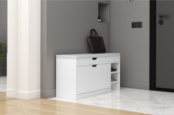 RUDOLF 2 botník na odkladanie topánok ponúka viacúčelové využitie. Prakticky riešený odkladací priestor disponuje 2 otvorenými poličkami na odloženie topánok a výklopnou skrinkou. Prekvapí tiež elegantný výklopný systém otvárania hornej časti, pod ktorým sa ukrýva malý odkladací priestor, napr. na čiapky či šatky. Horná časť je efektne čalúnená syntetickou kožou v čiernej farbe a ponúka priestor pre sedenie, ktorý oceníte napr. pri obúvaní šnurovacích topánok. Okrem praktického prevedenia ponúka tento nábytok aj elegantné a štýlové dizajnové prevedenie.Farebné prevedenie v módnej a stále žiadanej bielej farbe je ideálnou voľbou. Opticky zväčšuje priestor a je nenáročné ho prispôsobiť ďalším prvkom v domácnosti. Sedák je čalúnený syntetickou kožou v čiernej farbe.Nábytok je vyrobený v kombinácii kvalitnej lamino dosky a MDF dosky. Tento materiál nie je náročný na údržbu.Rozmery (š/v/h): 100 x 52 x 32 cm.Dodávame v demonte.