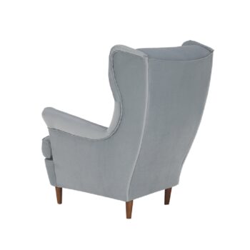 Predstavujeme vám elegantné kreslo Rufino 3 New, ktoré sa stane skvelým doplnkom vášho interiéru. Toto klasické ušiakové kreslo v modernom dizajne je ideálne pre tých, ktorí hľadajú pohodlie a štýl v jednom. Jeho svetlosivá farba v kombinácii s orechovými detailmi dodáva…