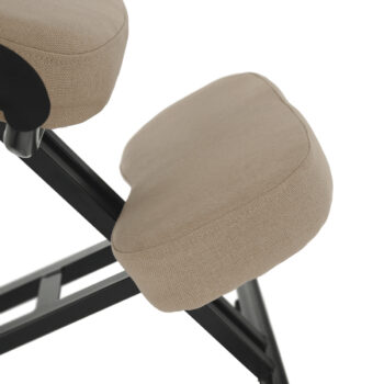 Predstavujeme vám ergonomickú kľakačku na kolieskach Rufus od značky Kondela. Tento moderný nábytok je ideálny do interiéru a môže byť využívaný celoročne. S jej béžovou a čiernou farbou sa hodí do každého priestoru.
