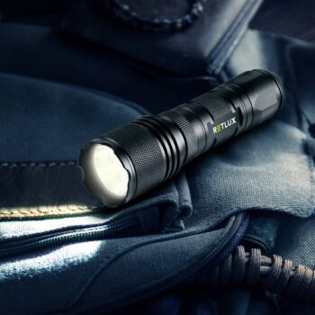 Retlux RPL 110 Ručné LED svietidlo na AAA batérie​, dosvit 100 m, výdrž 48 hodín