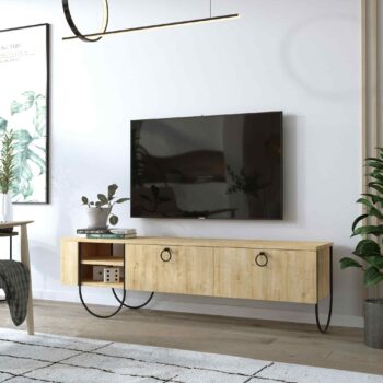 TV stolík DRENG: Vintage klenot v odtieni duba pre vašu obývaciu izbu Objavte kúzlo DRENG, TV stolík vo vintage a retro štýle, ktorý kombinuje funkčnosť s neopakovateľným vzhľadom. Odtieň duba v kombinácii s lesklými kovovými detailmi dodá vašej obývačke teplý a elegantný vzhľad.  Typ tovaru: TV stolík Materiál : Melamín, VT laminát a ďalšie, doplnený o prvky z kovu Rozmer: 43.6 x 151 x 35.6 cm Farba : Prírodný odtieň duba Vybavenie: Priestranné regály a výklopné priehradky, ideálne na uskladnenie vašich multimediálnych zariadení Štýl: Vintage a retro Tvar: Obdĺžnikový s čistými líniami Hrúbka materiálu: 18mm pre maximálnu trvanlivosť Dodatočné informácie: Možnosť zavesenia, výrazné lesklé kovové detaily  DRENG je ideálnou voľbou pre všetkých, ktorí hľadajú nielen funkčné, ale aj štýlový kus nábytku, ktorý sa stane ozdobou každej obývačky.