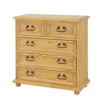 Voskovaná komoda Rustik KD702 je vyrobená výhradne z masívneho borovicového dreva. Skladá sa z troch širších a dvoch užších zásuviek, ktoré sa vysúvajú na drevených vodidlách. Pri výrobe boli použité ručne vyrobené kovové úchytky a pánty s efektom starnutia.Nábytok je pokrytý prírodným včelím voskom, ktorý vytvára ochrannú vrstvu proti vlhkosti, a zároveň sa stará o drevo. Vďaka ošetreniu voskovaním dokážeme zvýrazniť prirodzenú štruktúru dreva a prehĺbiť jeho prirodzenú farbu. Včelí vosk je prírodný produkt, voskovaný nábytok tak získava antistatické vlastnosti – menej sa na jeho povrchu usádza prach. Ďalšou výhodou voskovaného nábytku je jeho hodvábne hladký povrch a príjemná vôňa prírodného dreva.Rozmery: (ŠxVxH): 90 x 89 x 43 cm.Nábytok dodávame zložený. V našej ponuke nájdete ďalšie prvky krásneho sektoru Rustik, vďaka ktorému si zariadite pracovňu, obývačku, či spálňu v jedinečnom štýle.