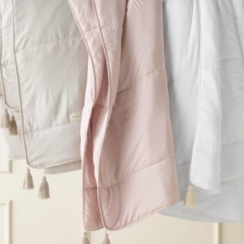 Ružový prehoz na posteľ Noemi so strapcami 220 x 240 cm