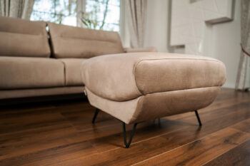 Stredobodom Vašej obývačky, na ktorú ihneď padne každému zrak sa stane rozkladacia sedacia súprava s úložným priestorom SALMA 3+1+1. Súčasťou súpravy je rozkladacia pohovka, kreslo a taburetka, vďaka ktorej dokonale využijete priestor a ich celočalúnenie zabezpečí, že je možné nábytok postaviť…